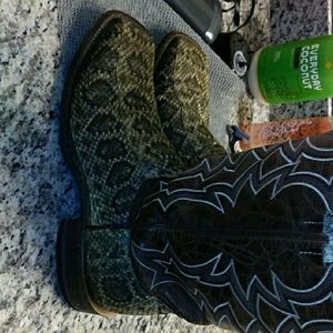 Rattlesnake boots